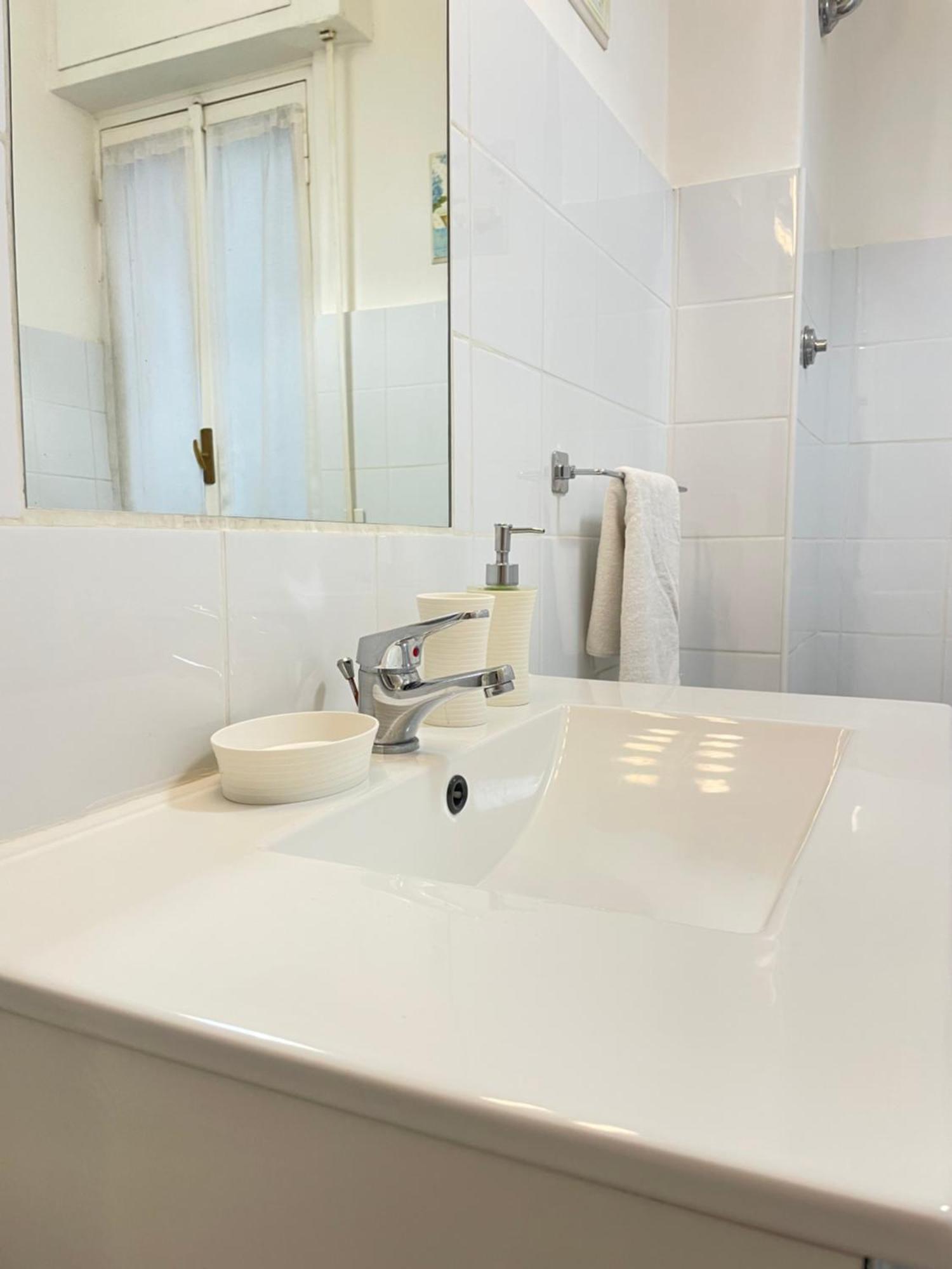 Apartment Forty1 Near Metro Cipro Rom